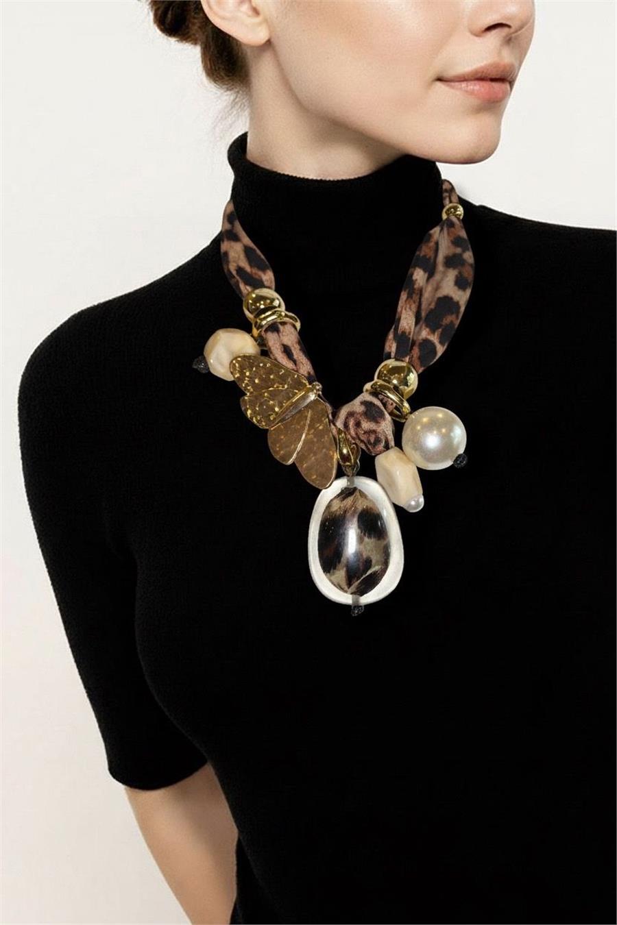 Kaitlyn Leopard Desenli Fular Kolye